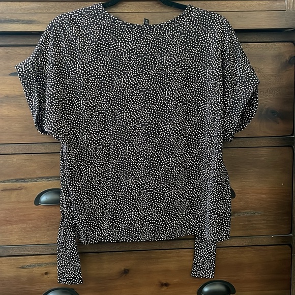 Women’s size small, express blouse with white and pink polkadot detail and tie - Picture 6 of 6